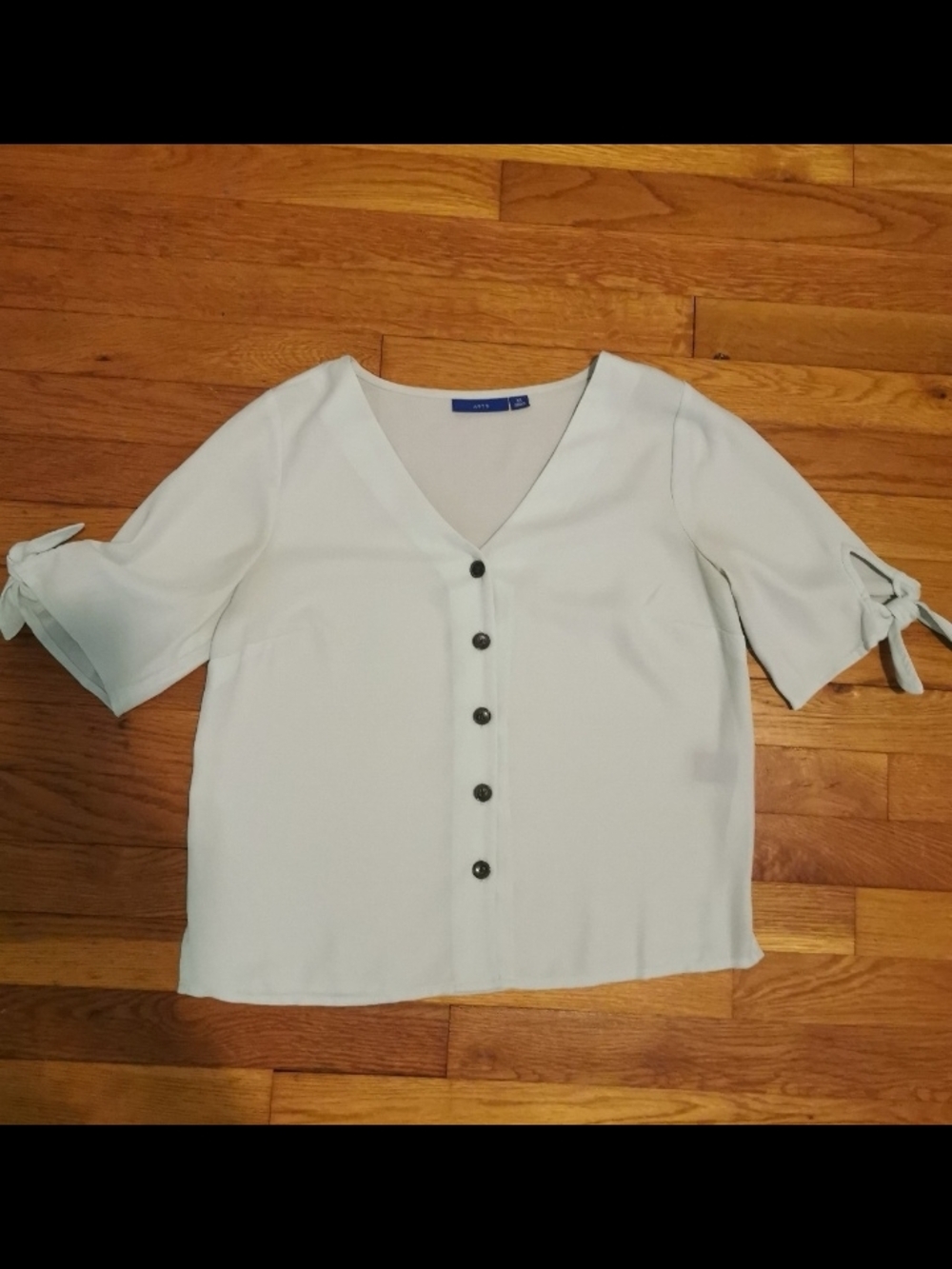 A.P.T 9 Light Green Button-Front V-Neck Tie Sleeve Top
